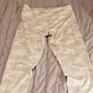 Light camo leggings